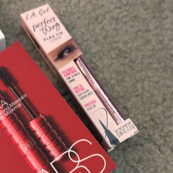 Strong Woman Beauty Bundle NARS, Clarins, Buxom, and more. - Picture 12 of 14